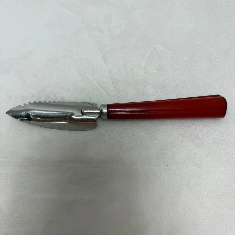 VTG Red Bakelite‎ Handle Serrated Apple Corer Peeler Farmhouse Grannycore